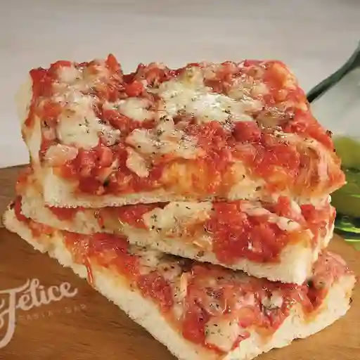 Pizza Focaccia Margarita Felice