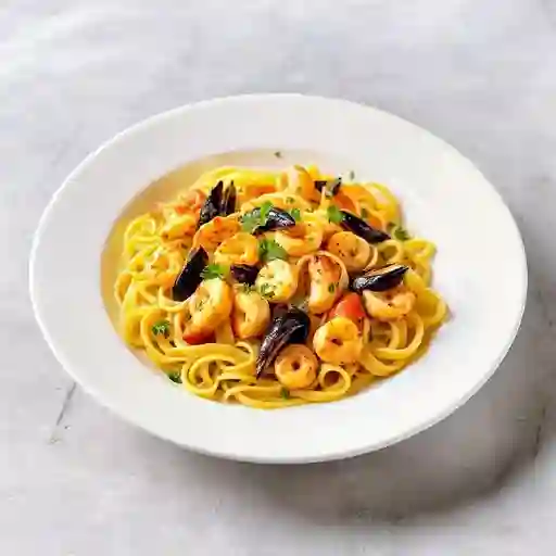 Mixto Frutos Del Mar con Fetuccini