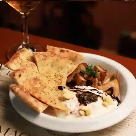 Stracciatella funghi e tartufi