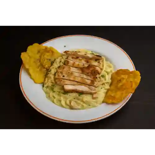 Pasta Carbonara con Pechuga y Camaron