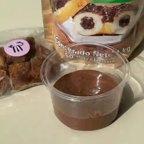 Recortes de brownie + salsa de milo