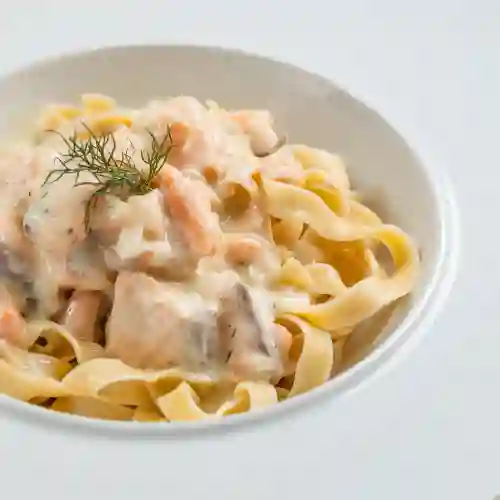 Pasta en Salsa de Salmón Curado