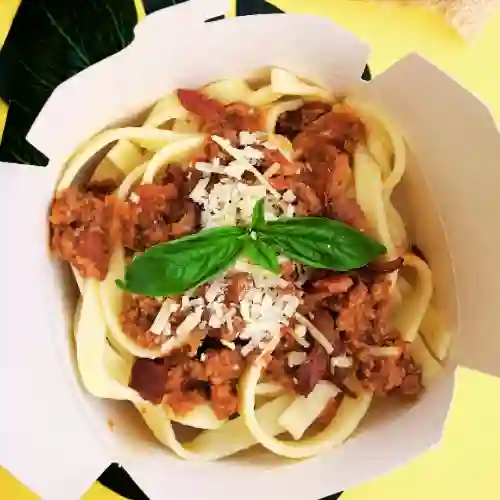 Fettuccine a la Boloñesa (carne)