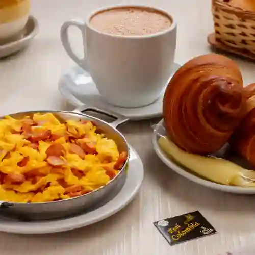 Combo Huevos con Salchicha