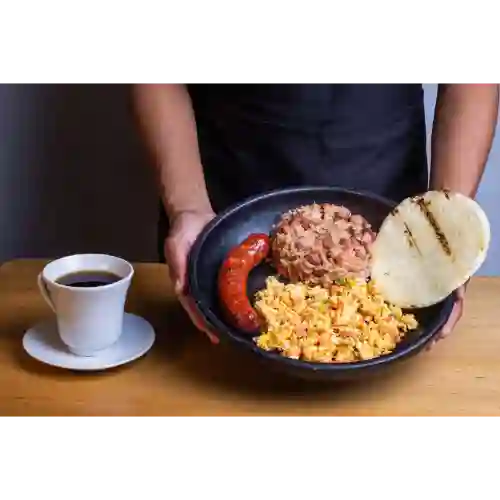 Cargao con Chorizo y Huevos al Gusto