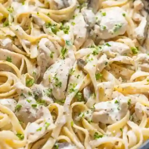 Fettuccine Alfredo con Pollo