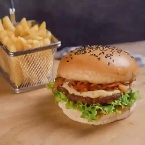 Hamburguesa Artesanal, Papas Fritas y Bebida