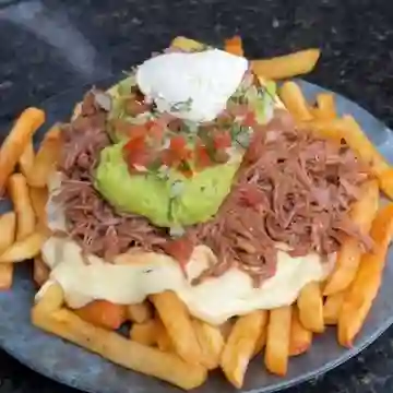 Salchipapa desmechada