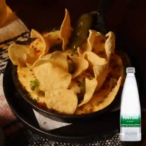 Chilaquiles Gratinados c/ Carne +Agua Hatsu c/Gas 300ml