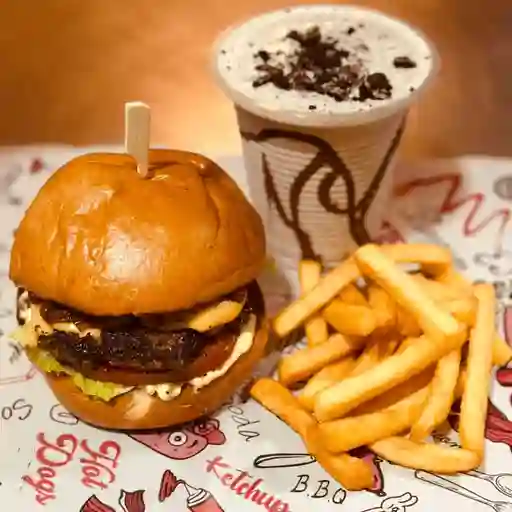 Combo la breve + papas + malteada.