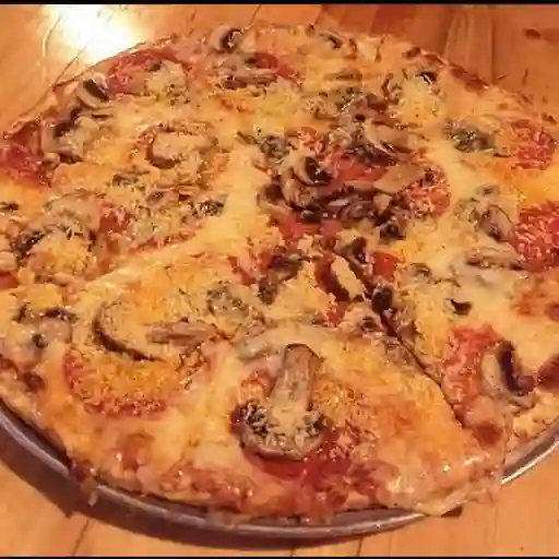 Pizza Pepperoni y Champiñones