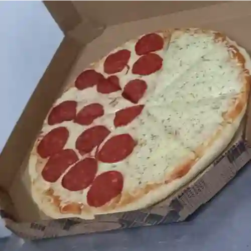 Pizza Mediana 2 Sabores 35cm + Beb 1lt