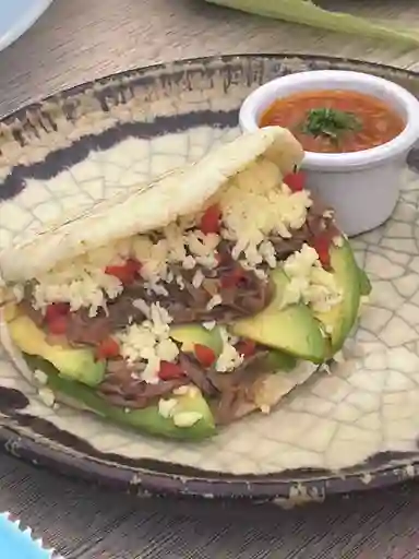 Arepa Rellena de Desmechada