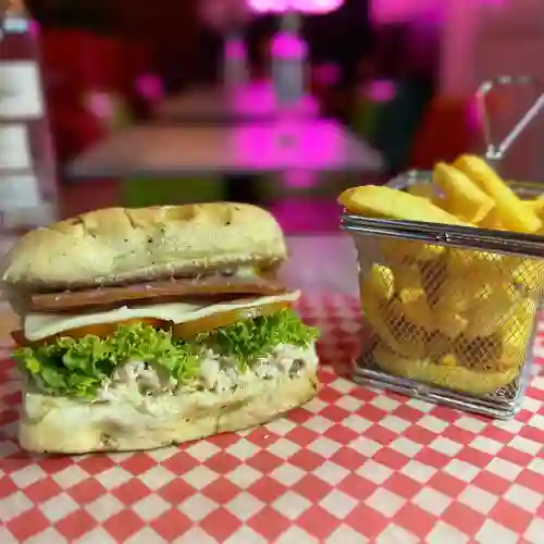 Sandwich de Pollo con Papa Francesa