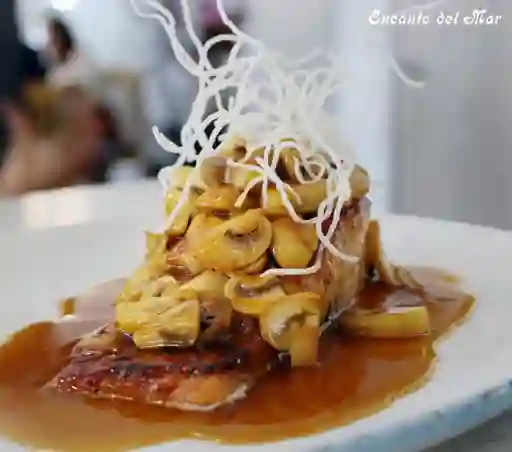 Salmón Duxelle de Champiñón