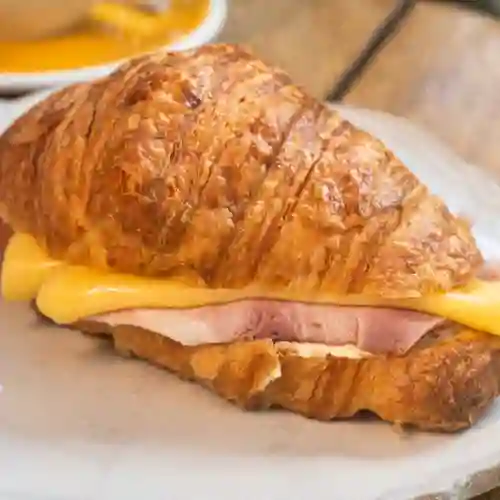 Croissant Jamon y Queso