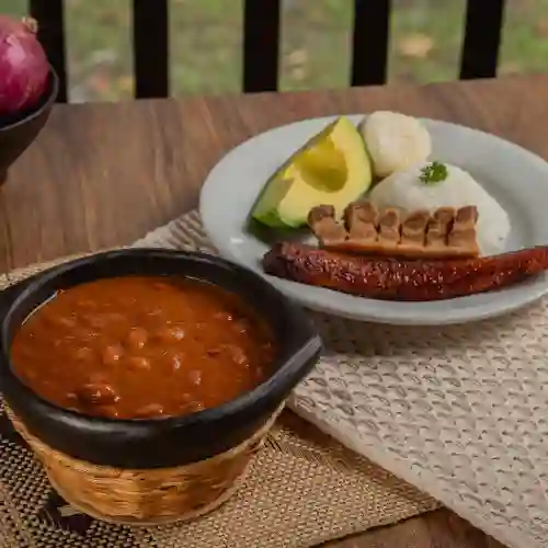 Fríjoles con Chicharrón Porción Reducida