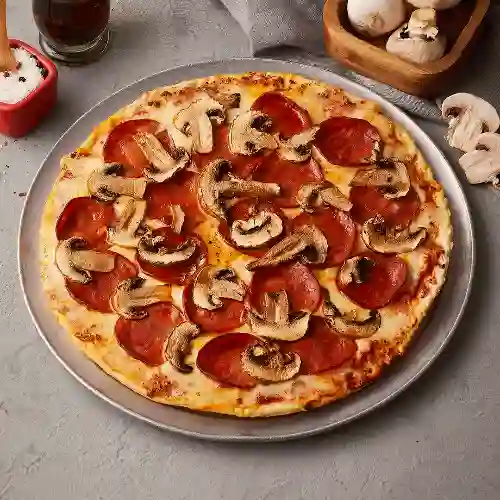 Pizza Pepperoni y Champiñones