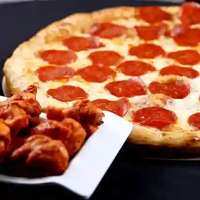 Pizza personal + 4 alitas + gaseosa 250