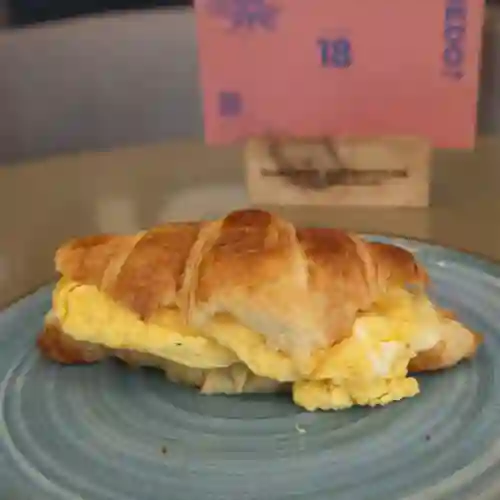Croissant Relleno con Huevo