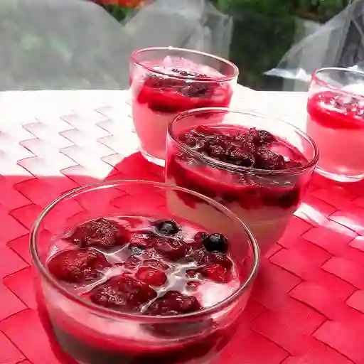 Cóctel crema de frutos rojos
