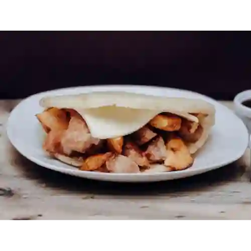 Arepa Chicharronada