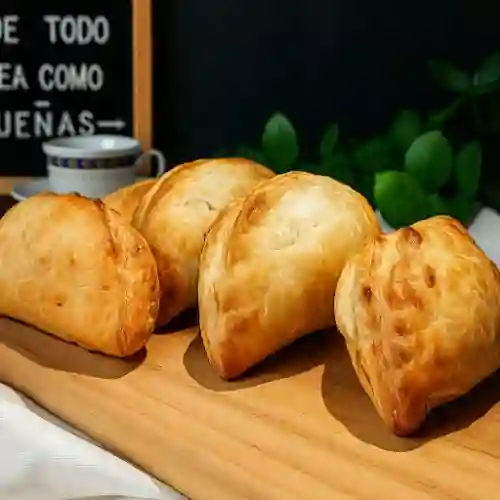 Empanada de Carne Hojaldrada