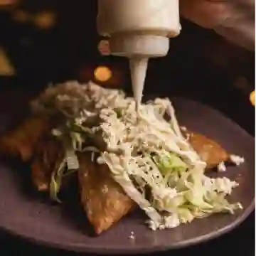 Quesadilla de Tinga de Pollo con Quesillo