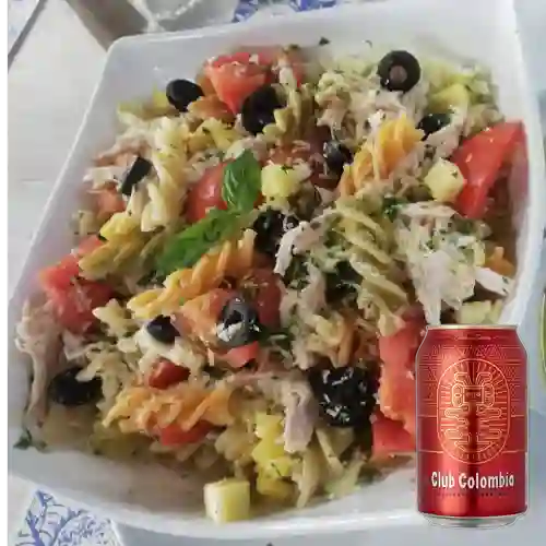 Combo Ensalada Fusilli + Club Colombia Roja 355 ml