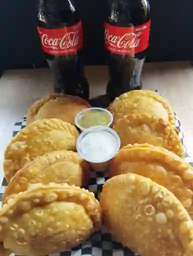 Combo 2. 8 Empanadas + 2 Gaseosas 400 ml
