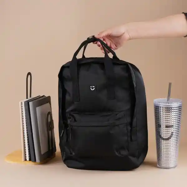 Maleta Escolar Rectangular Con Asa Negro Serie Miniso
