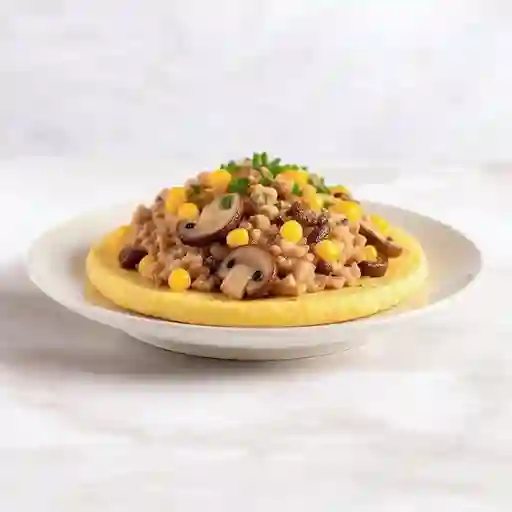 Arepa con atun, champiñones y maicitos