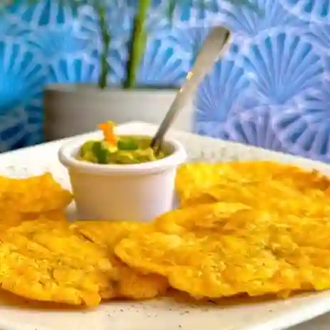 Patacones con Guacamole