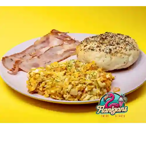 Everything Bagel Perico Desayuno