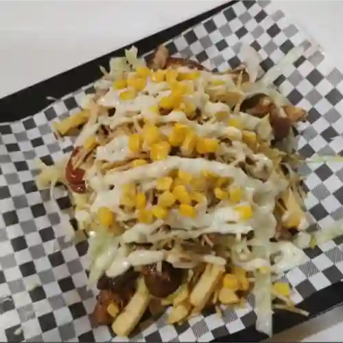 Salchipapa de Pollo & Suiza
