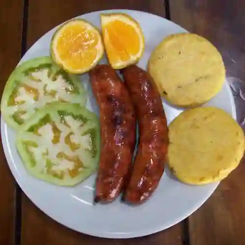 Chorizo de la Cuncia con Arepa