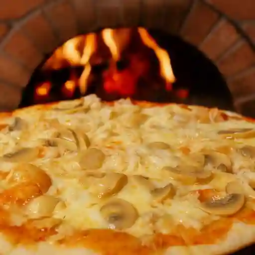 Pizza pollo y champiñones