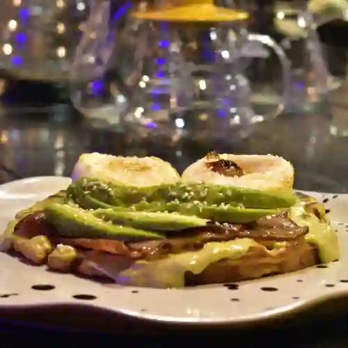 Wafle con Salsa de Aguacate