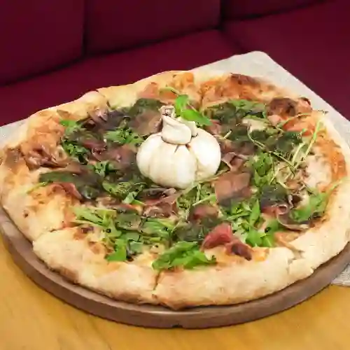 Pizza Burrata y Serrano