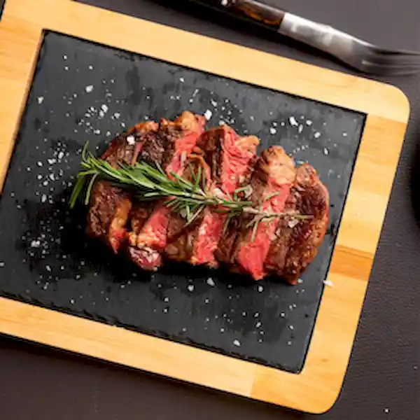 Bife Angosto de Res Fresco Empacado al Vacío
