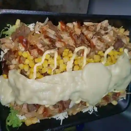 Mega tosha salchipapa costeña