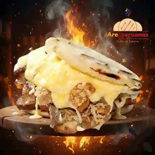 Arepa con todo gratinada