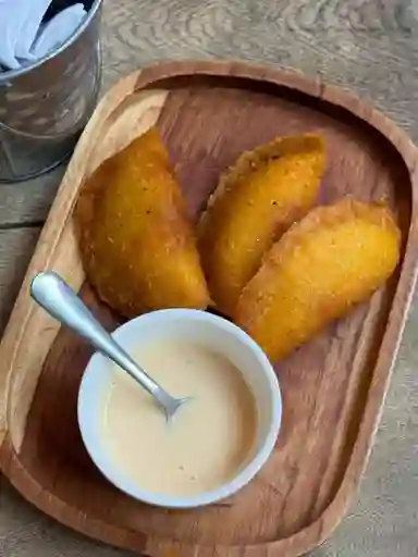 ⁠Empanadas de Cerdo Salvaje