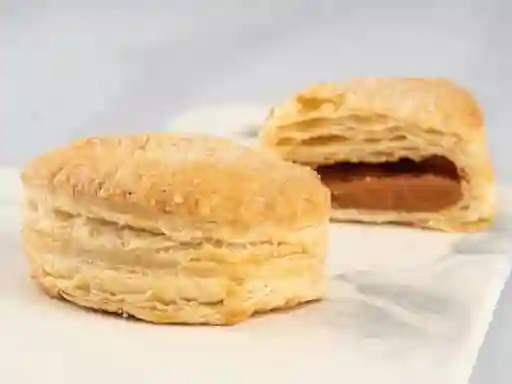 Pastel con Arequipe y Queso