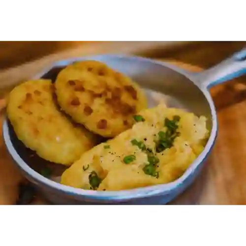 Huevos Revueltos con Arepa Guajira