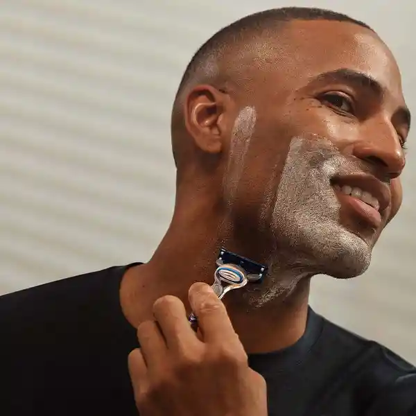 GILLETTE Skinguard Cuchilla de Afeitar Máquina de Afeitar Hombre con Piel Sensible Menos Irritación 1 Ud
