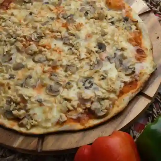 Pizza Pollo Champiñones Al Ajillo