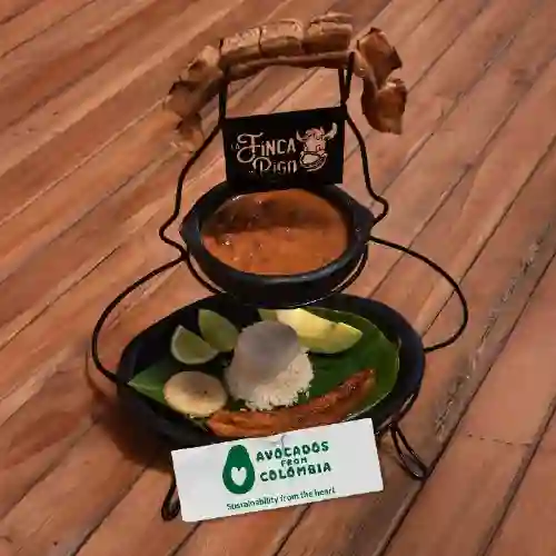 Frisoles Especiales con Chicharrón