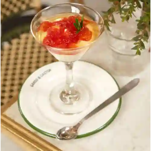 Yogurt griego con mermelada