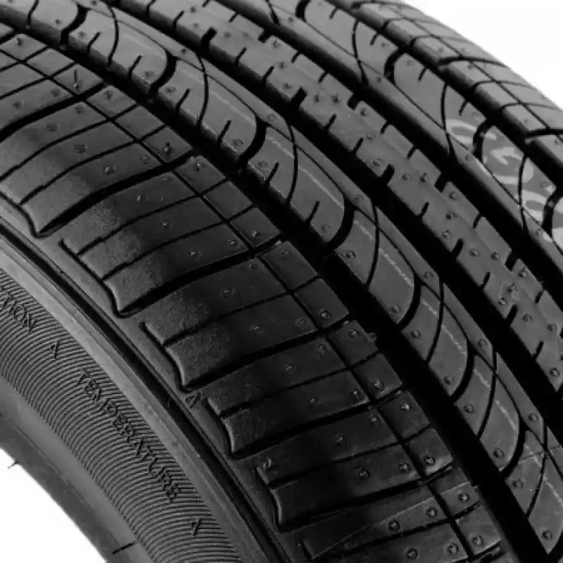 Marca: Hankook. 195/50 Color: Negro. Medidas: 60 x 20 x 50  cm. Peso: 6  Kg. Sku 8808563306957